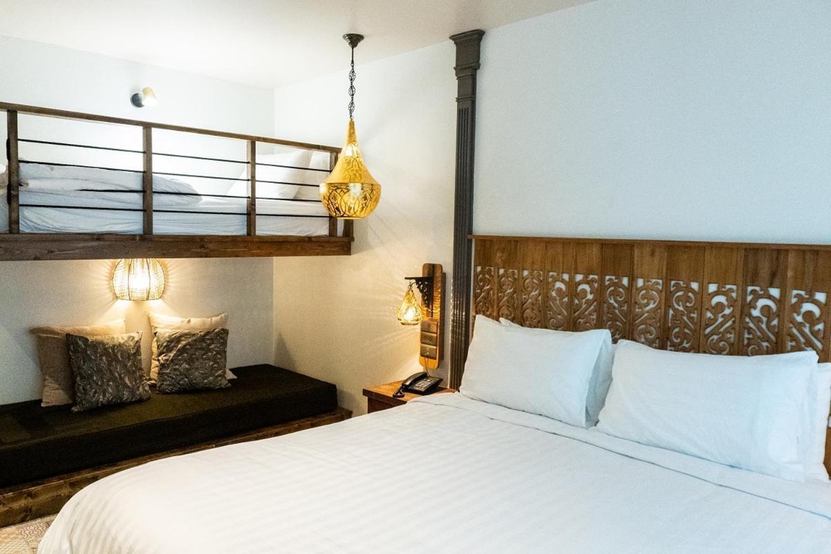โรงแรมทินท์ ออฟ บลู โรงแรม 3*